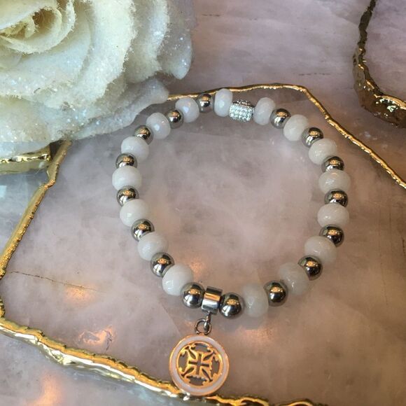 PRETTY LITTLE White Rustic Cuff! - Picture 4 of 7